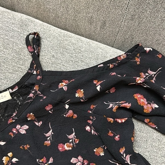 Rewind Size Large Babydoll Blouse Black with Floral Accents - Picture 3 of 5